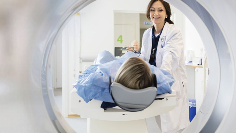 Using a dosimeter in a CT scan
